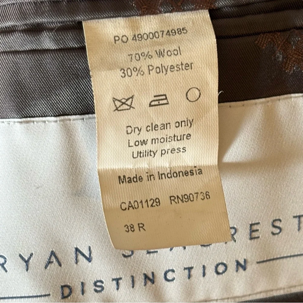 Ryan Seacrest Distinction Charcoal Plaid Blazer size 38R